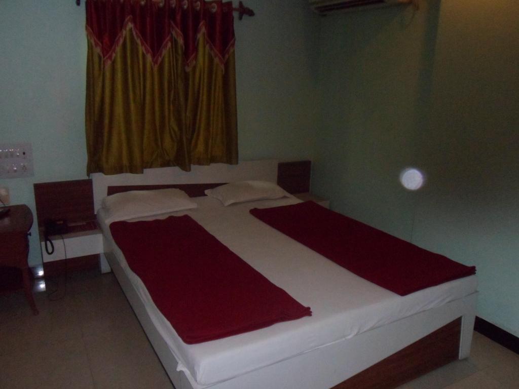 Hotel Shree Rudraksh Somnāth Esterno foto